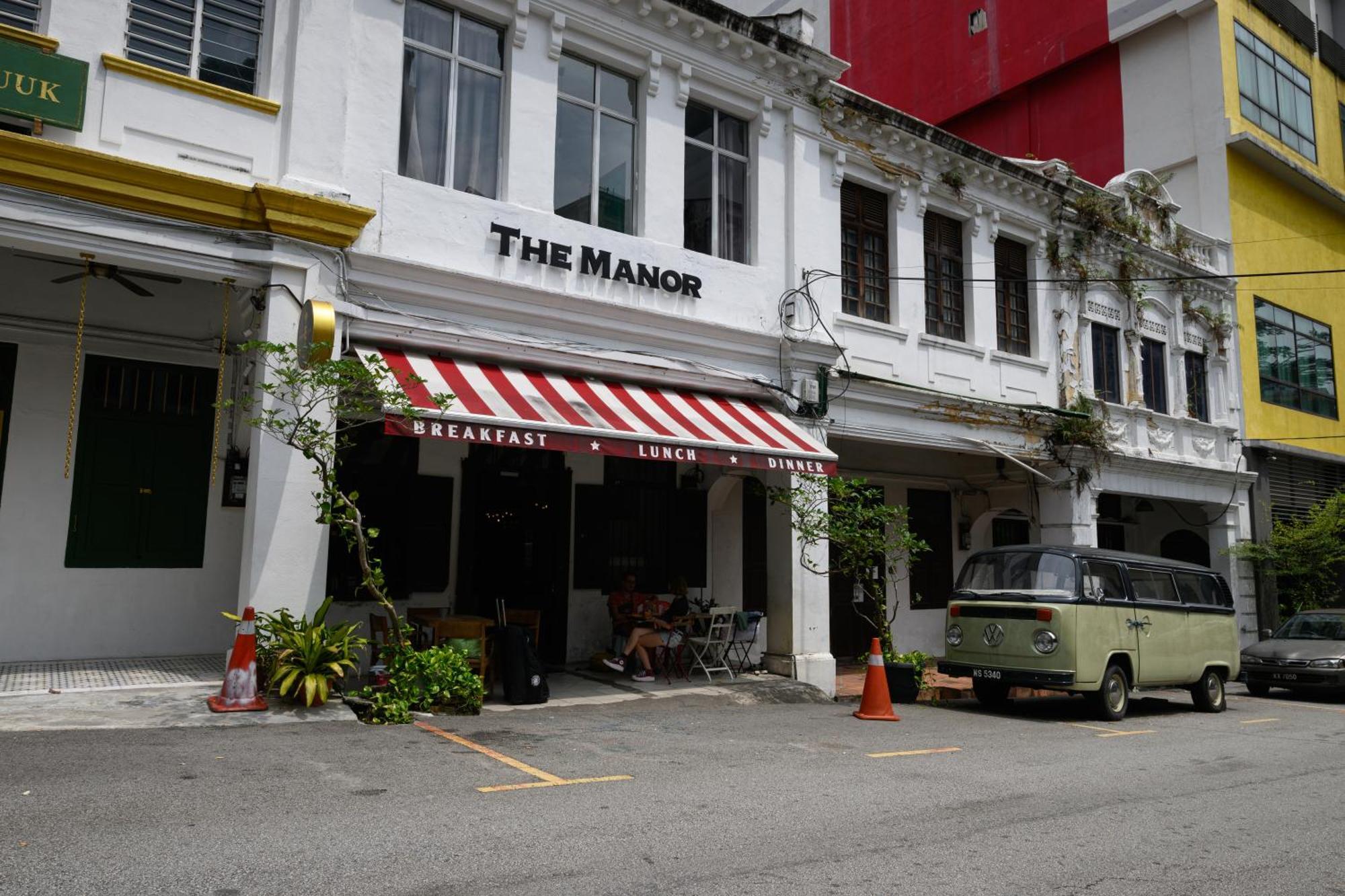 The Manor By Mingle - Poolside Access Next Door — Photos 1